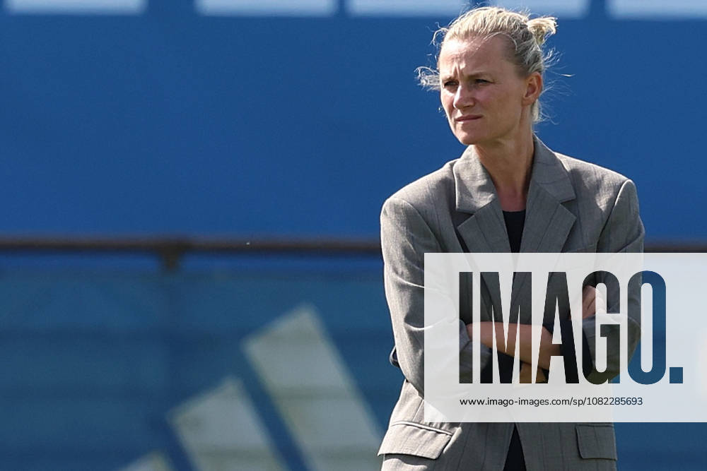 Fussball 1.Bundesliga, Hamburger SV - Training v.l. Kathleen Krüger Krueger Vorstand (Hamburger SV) Hamburg