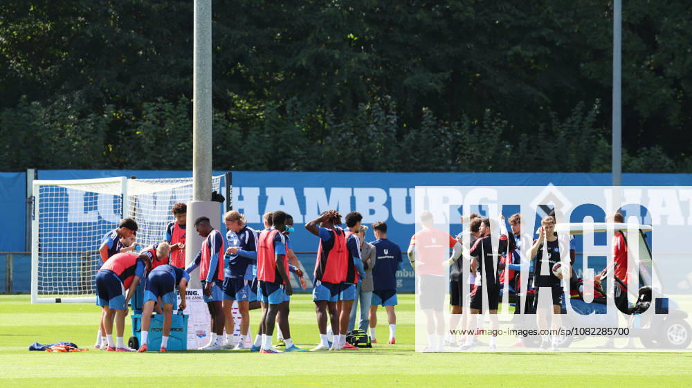 Fussball 1.Bundesliga, Hamburger SV - Training v.l. Trinkpause Hamburg