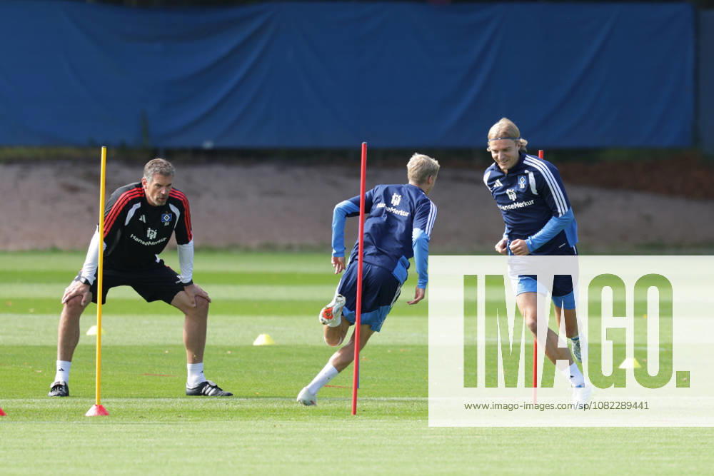 2026.09.02 Fussball 1. Bundesliga Hamburger Sportverein - Training am Volksparkstadion v.l. Jahn Hasenkamp (Athletik Trainer Hamburger SV) Sebastiaan Bornauw (Hamburger SV, 33) (DFL DFB regulations prohibit any use of photographs as image sequences and or quasi-video.