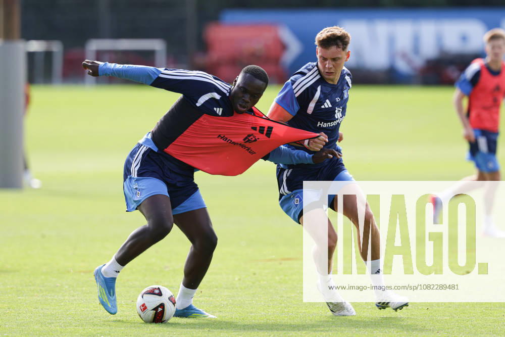 2026.09.02 Fussball 1. Bundesliga Hamburger Sportverein - Training am Volksparkstadion v.l. Kofi Amoako (Hamburger SV, 22), Nicolai Remberg (Hamburger SV, 21) in aktion, in action (DFL DFB regulations prohibit any use of photographs as image sequences and or quasi-video.