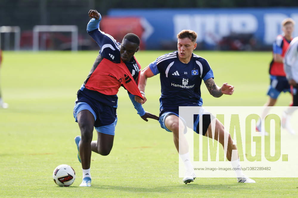 2026.09.02 Fussball 1. Bundesliga Hamburger Sportverein - Training am Volksparkstadion v.l. Kofi Amoako (Hamburger SV, 22), Nicolai Remberg (Hamburger SV, 21) in aktion, in action (DFL DFB regulations prohibit any use of photographs as image sequences and or quasi-video.