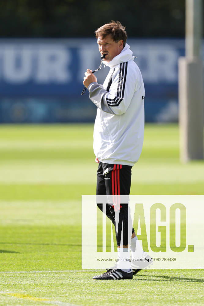 2026.09.02 Fussball 1. Bundesliga Hamburger Sportverein - Training am Volksparkstadion v.l. Trainer Merlin Polzin (Hamburger SV) (DFL DFB regulations prohibit any use of photographs as image sequences and or quasi-video.