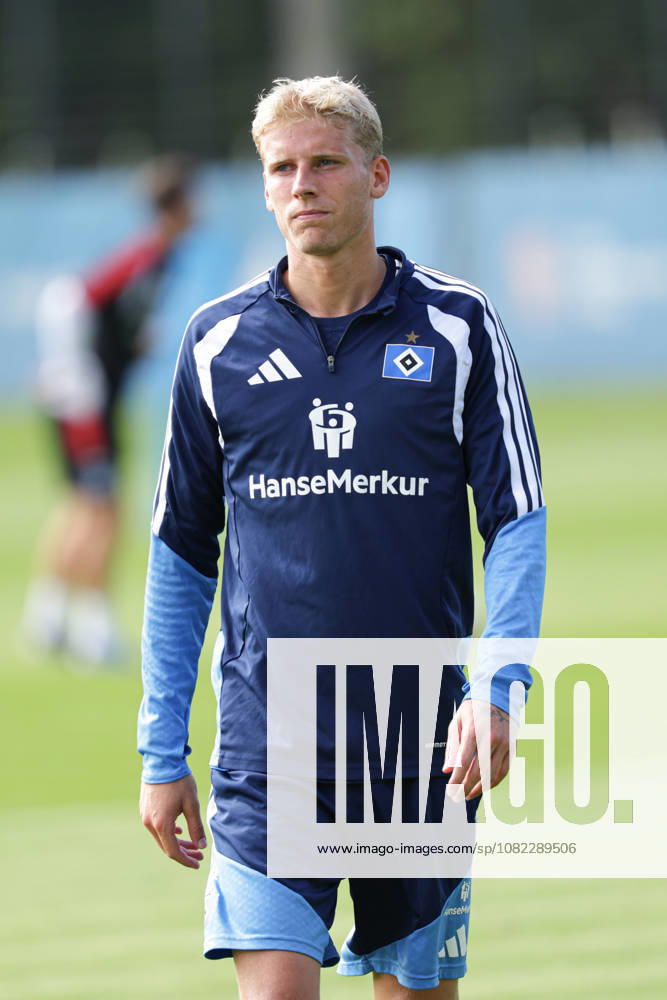 2026.09.02 Fussball 1. Bundesliga Hamburger Sportverein - Training am Volksparkstadion v.l. Albert Groenbaek (Hamburger SV, 11) (DFL DFB regulations prohibit any use of photographs as image sequences and or quasi-video.