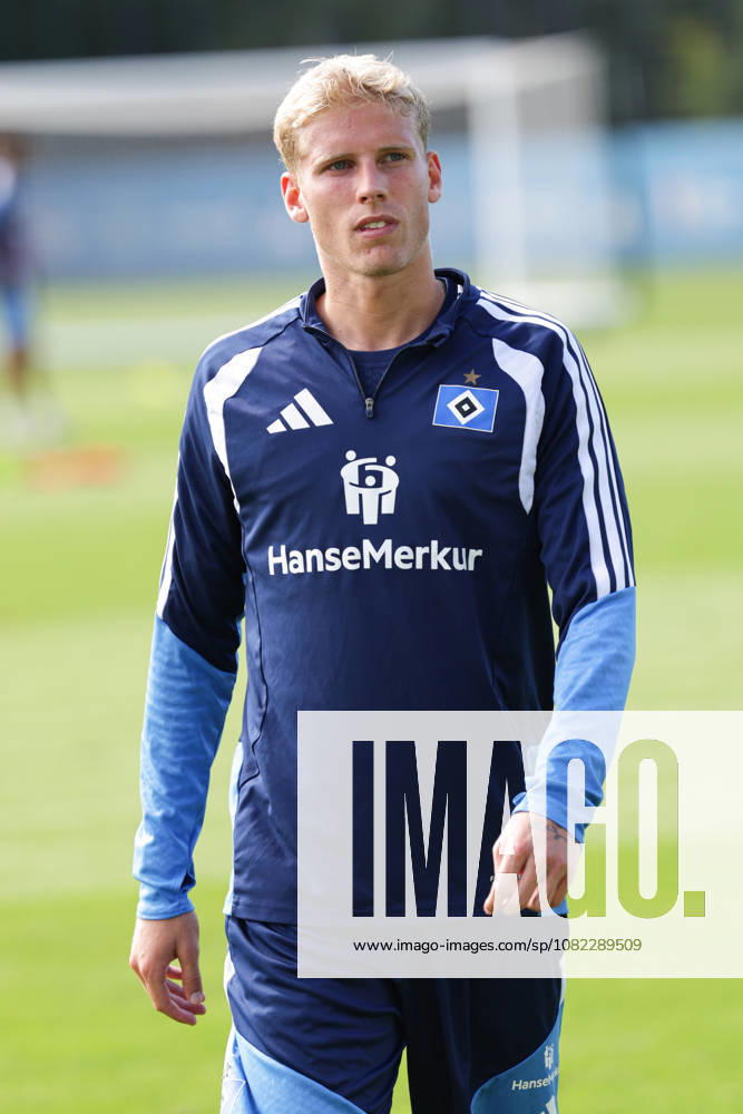 2026.09.02 Fussball 1. Bundesliga Hamburger Sportverein - Training am Volksparkstadion v.l. Albert Groenbaek (Hamburger SV, 11) (DFL DFB regulations prohibit any use of photographs as image sequences and or quasi-video.