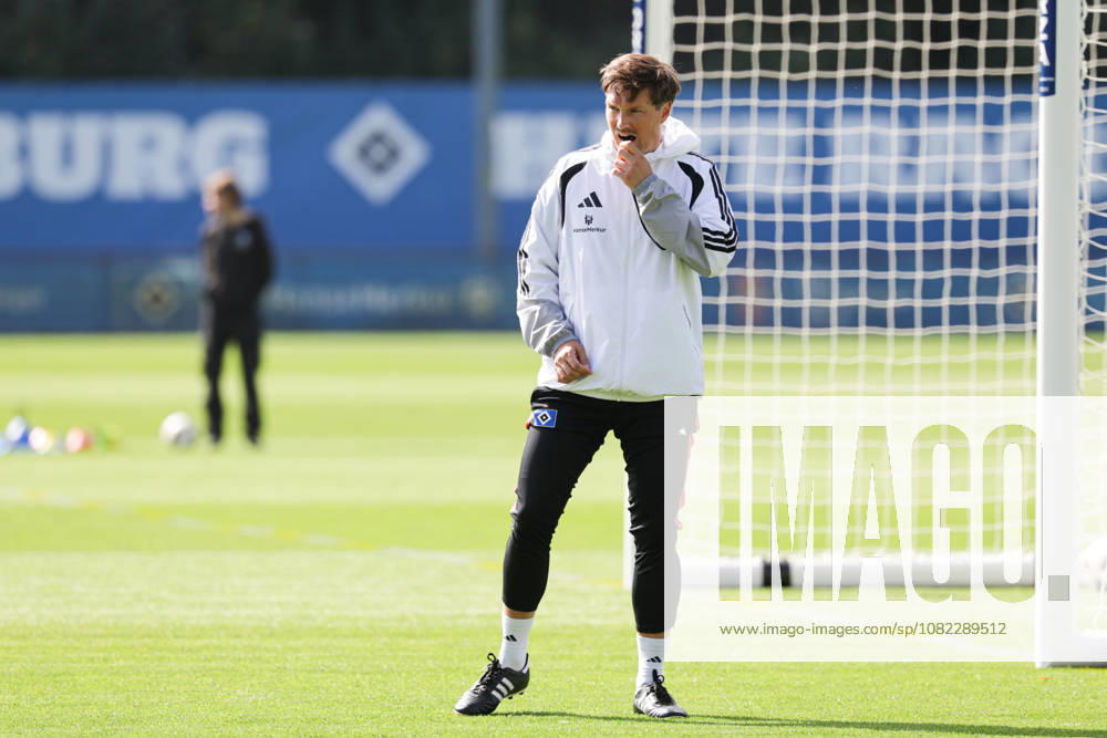 2026.09.02 Fussball 1. Bundesliga Hamburger Sportverein - Training am Volksparkstadion v.l. Trainer Merlin Polzin (Hamburger SV) (DFL DFB regulations prohibit any use of photographs as image sequences and or quasi-video.