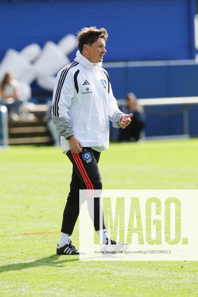2026.09.02 Fussball 1. Bundesliga Hamburger Sportverein - Training am Volksparkstadion v.l. Trainer Merlin Polzin (Hamburger SV) (DFL DFB regulations prohibit any use of photographs as image sequences and or quasi-video.