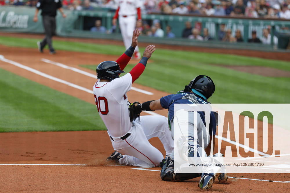Boston Red Sox s Mickey Gasper, left, is tagged out at home plate by Seattle Mariners catcher Jhonny Pereda, right, during the first inning at Fenway Park in Boston, Massachusetts on Wednesday, September 2, 2026. BOP20260902005 CJxGUNTHER