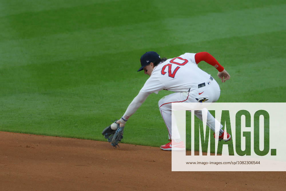 Boston Red Sox second baseman Nick Sogard fields the ball during the eighth inning against the Seattle Mariners at Fenway Park in Boston, Massachusetts on Wednesday, September 2, 2026. BOP20260902018 CJxGUNTHER