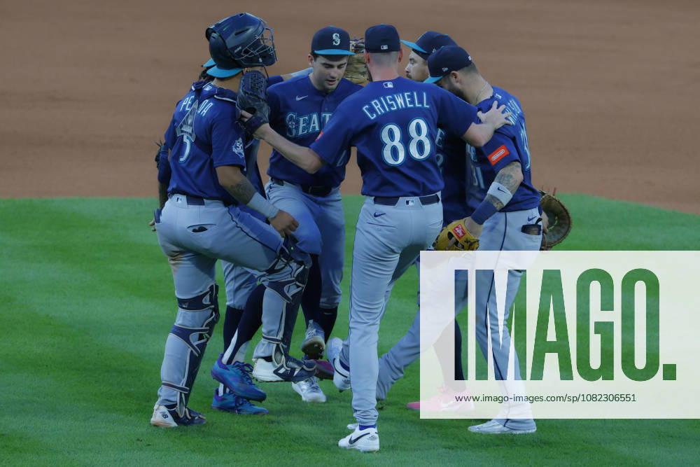 Seattle Mariners infielders dance following the Seattle Mariners win over the Boston Red Sox at Fenway Park in Boston, Massachusetts on Wednesday, September 2, 2026. BOP20260902024 CJxGUNTHER