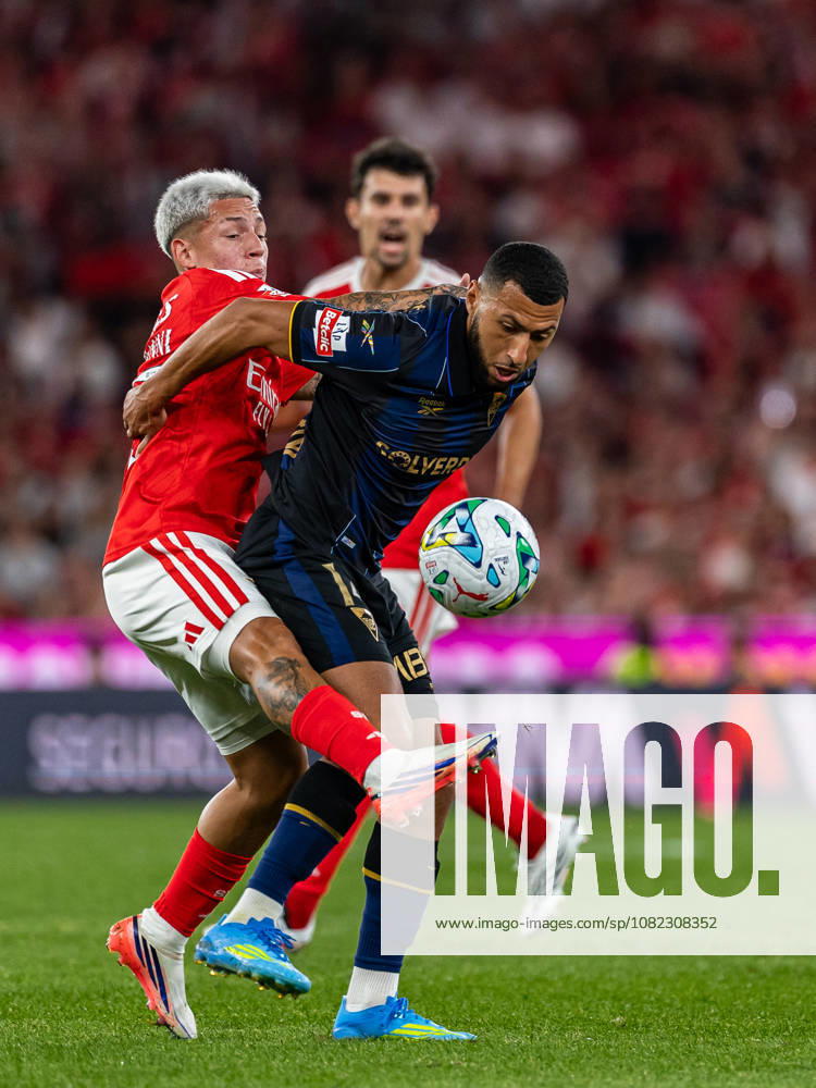 Yanis Begraoui of GD Estoril Praia controls the ball during the Liga Portugal Betclic match between SL Benfica and GD Estoril Praia at Estadio da Luz on August 31, 2026 in Lisbon, Portugal. Lisbon Portugal - ZUMAs391 20260831_znp_s391_057