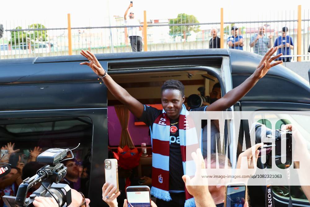 Trabzonspor s new signing Franculino Dju in Turkiye TRABZON, TURKIYE - SEPTEMBER 3: Trabzonspor s new signing Franculino Dju gestures after arriving in Trabzon, Turkiye, on September 3, 2026, following his transfer to the club on a four-year contract with an option for an additional year. Enes Sansar Anadolu Trabzon Turkey. Editorial use only. Please get in touch for any other usage.