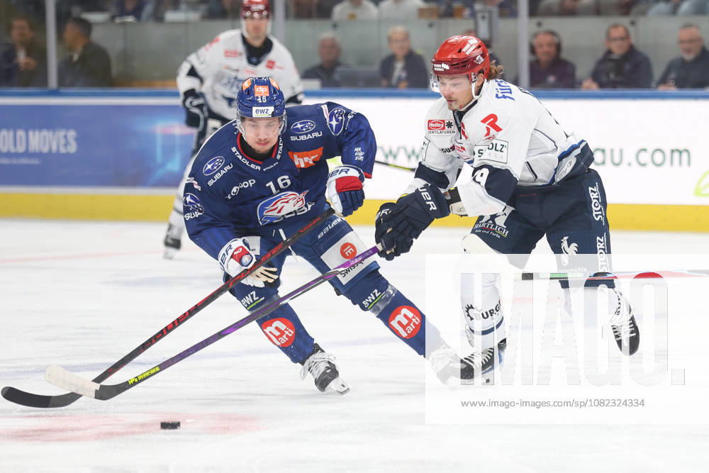 Zuerich, SCHWEIZ, Swiss Life Arena Eishockey Saison 2026 2027 Freundschaftsspiel ZSC Lions - Schwenninger Wild Wings Joshua Fahrni (li,ZSC Lions) gegen Hakon Haenelt (Wings)