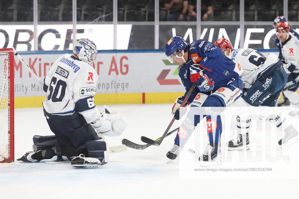 Zuerich, SCHWEIZ, Swiss Life Arena Eishockey Saison 2026 2027 Freundschaftsspiel ZSC Lions - Schwenninger Wild Wings Joshua Fahrni (ZSC Lions) vor Torwart Joacim Eriksson (Wings)