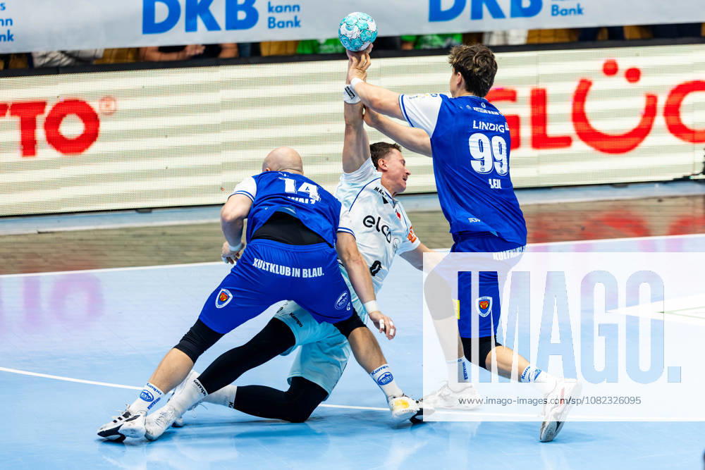 GER, Handball, Maenner, Saison 26 27, Opel 1.Bl, 2.Spieltag, ThSV Eisenach - HBW Balingen-Weilstetten Magnus Grupe (HBW Balingen-Weilstetten), Matija Spikic (ThSV Eisenach, Peter Walz (ThSV Eisenach,14), Tillman Leu (ThSV Eisenach,99) 99817 Eisenach Werner-Assmann-Halle Am Sportp Thueringen Deutschland