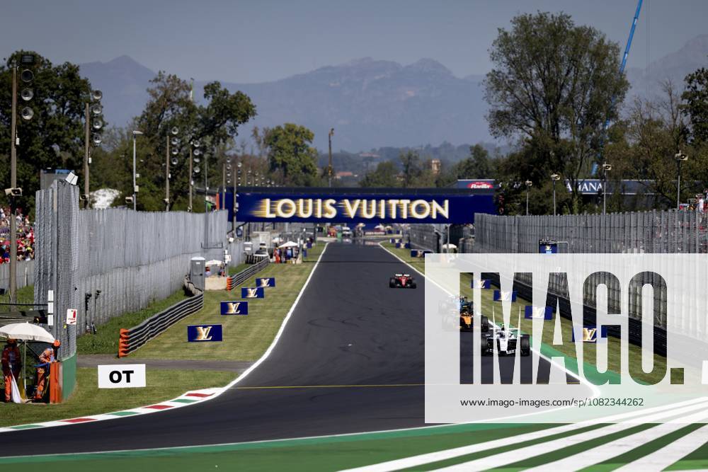 MONZA - Valtteri Bottas (Cadillac), Lando Norris (McLaren), Carlos Sainz (Williams) and Charles Leclerc (Ferrari) during the first free practice session at the Autodromo di Monza ahead of the Italian Grand Prix. SANDER KONING ANP ANPxSportx IVx 567035606 originalFilename: 567035606