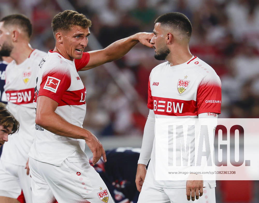 Im Bild: v.li. Grischa Proemel (VfB Stuttgart, 21) gibt Deniz Undav (VfB Stuttgart, 26) Anweisungen 04.09.2026, VfB Stuttgart - 1. FC Koeln, 1. Bundesliga, 2. Spieltag, Deutschland, Stuttgart, MHP Arena, DFL REGULATIONS PROHIBIT ANY USE OF PHOTOGRAPHS AS IMAGE SEQUENCES AND OR QUASI-VIDEO.