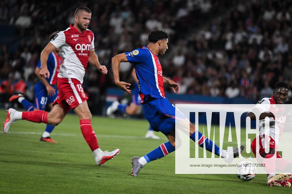 Ligue 1 PSG vs AS Monaco PARIS, FRANCE - SEPTEMBER 4, 2026: Paris Saint-Germains defender Achraf Hakimi controls the ball during the French L1 football match between Paris Saint-Germain and AS Monaco at the Parc des Princes stadium in Paris on September 4, 2026. Paris ÃŽle-de-France France