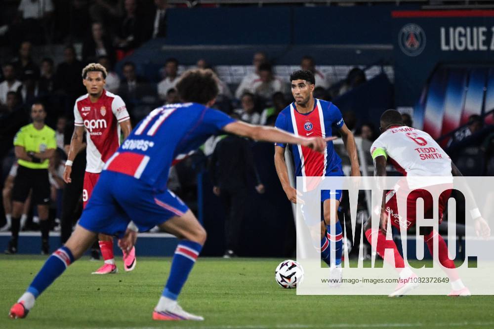 PARIS, FRANCE - SEPTEMBER 4, 2026: Paris Saint-Germainâ€⠢s defender Achraf Hakimi controls the ball during the French L1 football match between Paris Saint-Germain and AS Monaco at the Parc des Princes stadium in Paris on September 4, 2026. Paris France - ZUMAq101 20260904_zna_q101_173