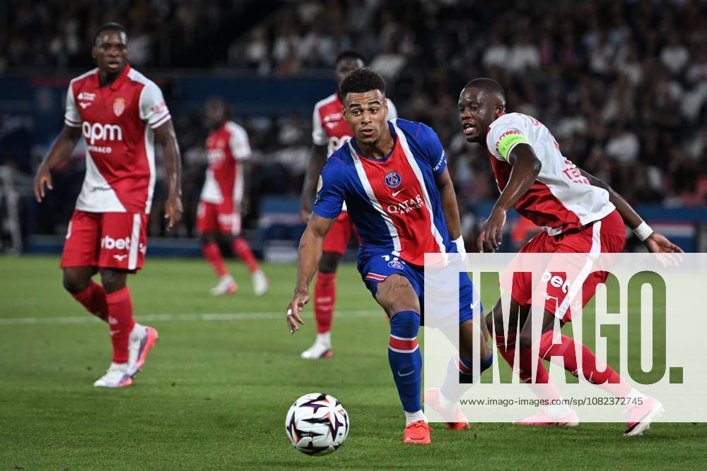PARIS, FRANCE - SEPTEMBER 4, 2026: Paris Saint-Germainâ€⠢s forward Desire Doue fights for the ball during the French L1 football match between Paris Saint-Germain and AS Monaco at the Parc des Princes stadium in Paris on September 4, 2026. Ligue 1 PSG Vs AS Monaco - ZUMAq101 20260904_zna_q101_187