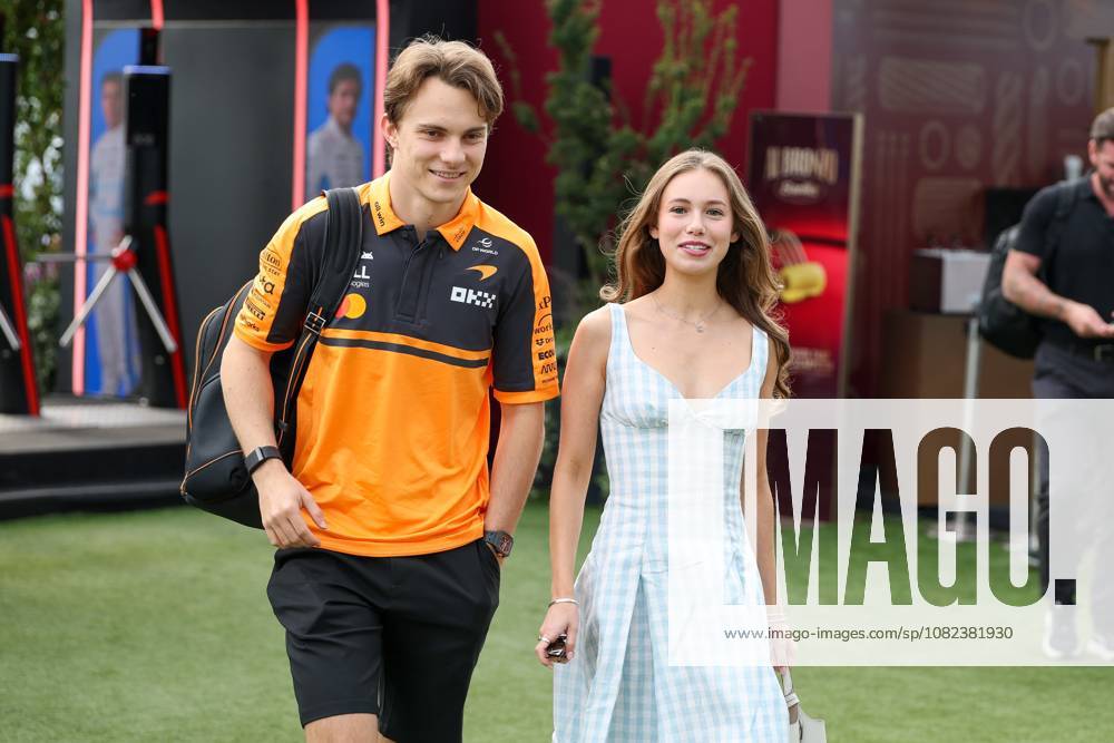 Oscar Piastri (McLaren Formula 1 Team 81) und Partnerin Lily Zneimer kommen am Paddock an, 3 Freies Training, Grosser Preis von Italien, Motorsport, Herren, Formel 1, 05.09.2026 Monza Lombardei Italien