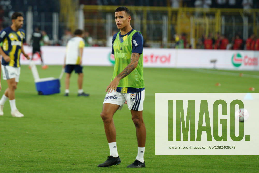 Mason Greenwood (C) of Fenerbahce warms up before the Turkish Super League 2026 27 match between Fenerbahce and Besiktas at Sukru Saracoglu Stadium in Istanbul, Turkey, on September 5, 2026. Turkish Super League 2026 27 - Fenerbahce Vs Besiktas - ZUMAu194 20260905_zip_u194_008