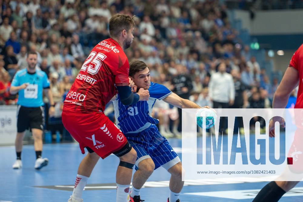 Olle Forsell Schefvert, Rueckraum, (MT Melsungen 25), Kay Smits, Rueckraum, (VfL Gummersbach 31), VfL Gummersbach vs. MT Melsungen,, Opel Handball Bundesliga, Herren , 3. Spieltag, 05.09.2026 Gummersbach NRW Deutschland