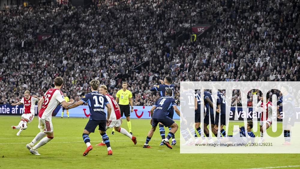 AMSTERDAM - (lr) Julian Brandt of Ajax takes a free kick during the Dutch Eredivisie match between AFC Ajax and PSV Eindhoven at the Johan Cruijff ArenA on September 5, 2026 in Amsterdam, the Netherlands. OLAF KRAAK ANP Eredivisie 2026 27 ANPxSportx IVx 567282908 originalFilename: 567282908