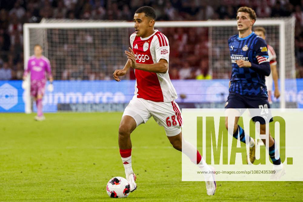 AMSTERDAM - Abdellah Ouazane of AFC Ajax dribbles with the ball during the Eredivisie match between AFC Ajax and PSV Eindhoven at the Johan Cruijff ArenA on 05 September 2026 in Amsterdam, the Netherlands. WART BRINKERHOF ANP Eredivisie 2026 27 ANPxSportx xMarcelxterxBalsxIVx 567293757 originalFilename: 567293757