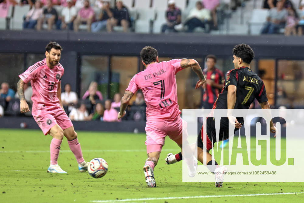 LIONEL MESSI (10), RODRIGO DE PAUL (7) of Inter Miami CF and STEVEN ALZATE (7) of Atlanta United battle for a ball during a Major League soccer match between Inter Miami CF and Atlanta United FC Miami USA - ZUMAa257 20260905_zsp_a257_011
