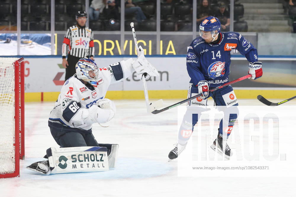 Zuerich, SCHWEIZ, Swiss Life Arena Eishockey Saison 2026 2027 Freundschaftsspiel ZSC Lions - Schwenninger Wild Wings Chris Baltisberger (ZSC Lions) vor Torwart Joacim Eriksson (Wings)