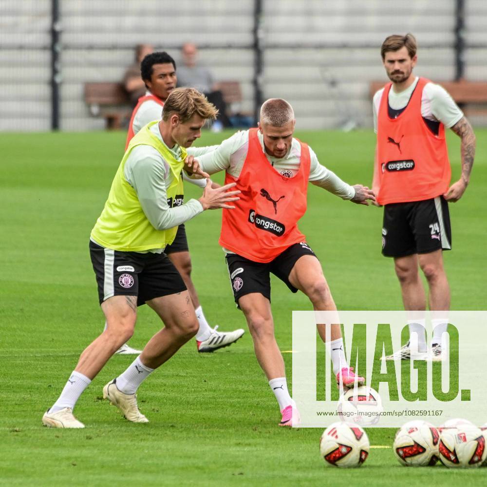 Eric Smith Louis Oppie ( Pauli ) am Ball Deutschland , Hamburg , Trainingsgelände an der Kollaustrasse , Fussball , 2. Bundesliga , FC St Pauli