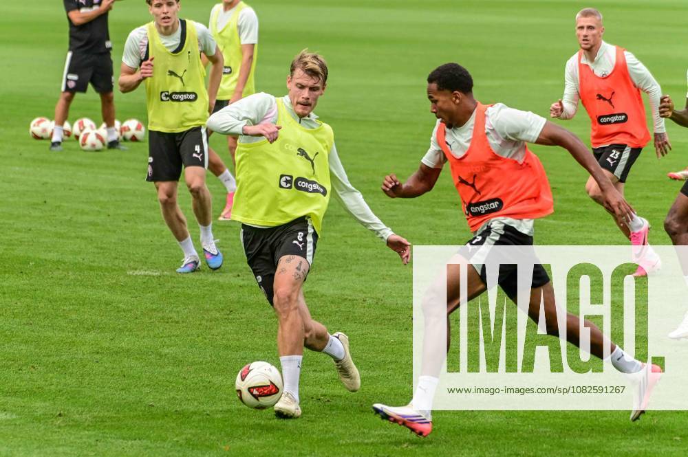 Eric Smith Youssoupha Niang ( Pauli ) Deutschland , Hamburg , Trainingsgelände an der Kollaustrasse , Fussball , 2. Bundesliga , FC St Pauli