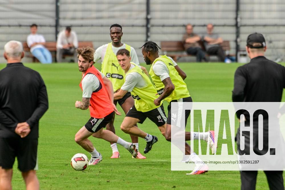 Connor Metcalfe Kaars Martijn Ricky-Jade Jones ( Pauli ) Deutschland , Hamburg , Trainingsgelände an der Kollaustrasse , Fussball , 2. Bundesliga , FC St Pauli