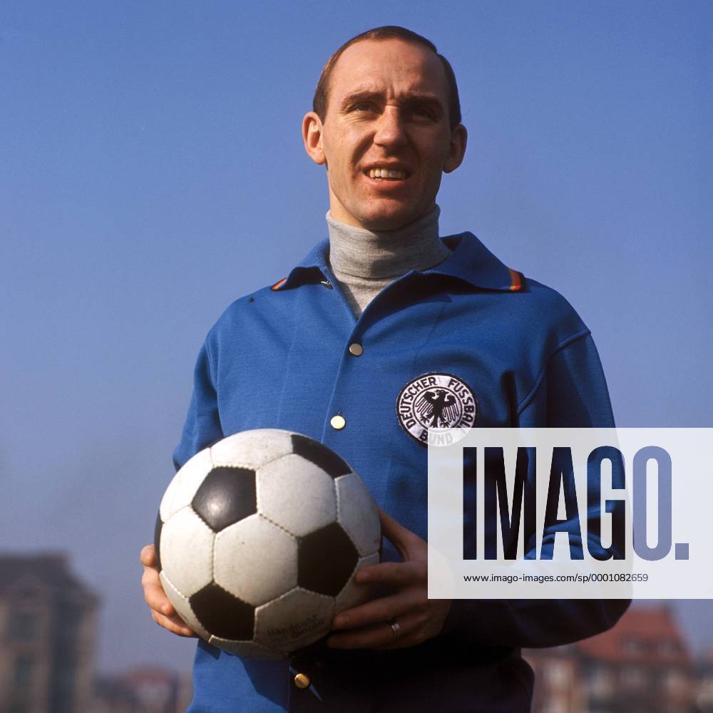 Willi Schulz (BR Deutschland) Fußball WM Herren DEUTSCHSPRACHIGE SPORTZEITSCHRIFTEN UND -ZEITUNGEN NUR NACH RÜCKSPRACHE, Weltmeisterschaft 1966 Einzelbild