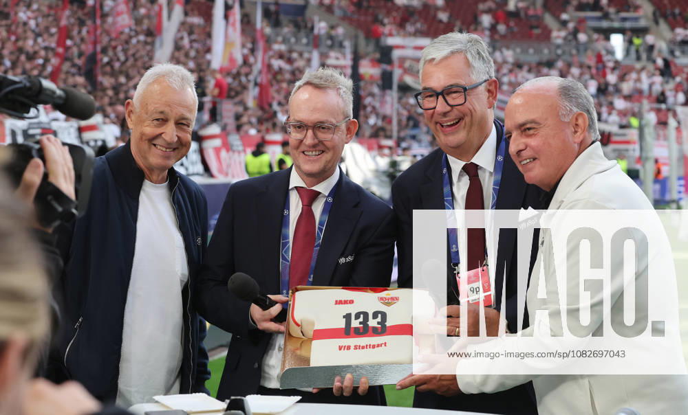 Stuttgart , Fußball UEFA Champions League VfB Stuttgart vs. Viking Stavanger , von links: Kaarl Allgöwer Alexander Wehrle Dietmar Allgaier Hansi Müller