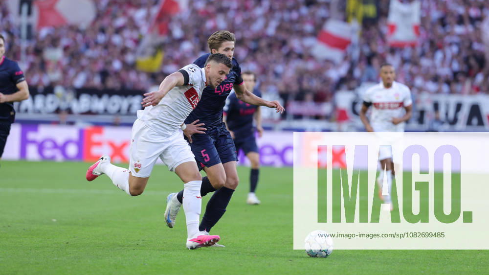 Stuttgart , Fußball UEFA Champions League VfB Stuttgart vs. Viking Stavanger , Ermedin Demirovic (VfB) Henrik Heggheim (Stavanger)