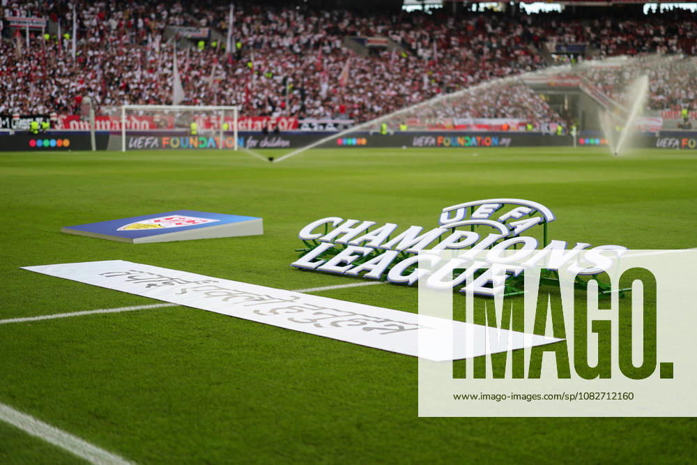 Stuttgart , Fußball UEFA Champions League VfB Stuttgart vs. Viking Stavanger , das VfB-Wappen neben dem Champions-League Logo