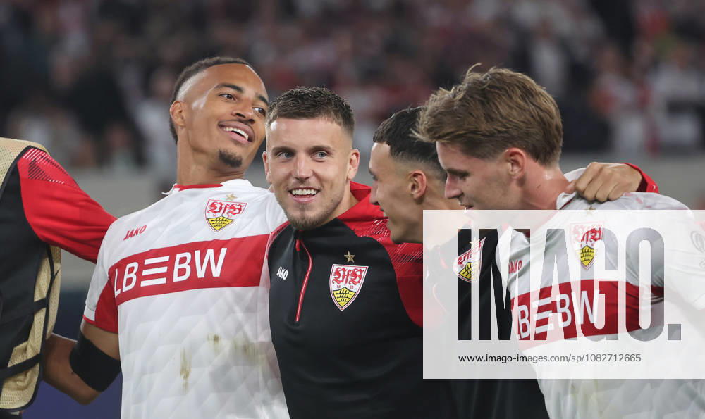 Stuttgart , Fußball UEFA Champions League VfB Stuttgart vs. Viking Stavanger , von links: Jamie Leweling Ermedin Demirovic ( VfB )