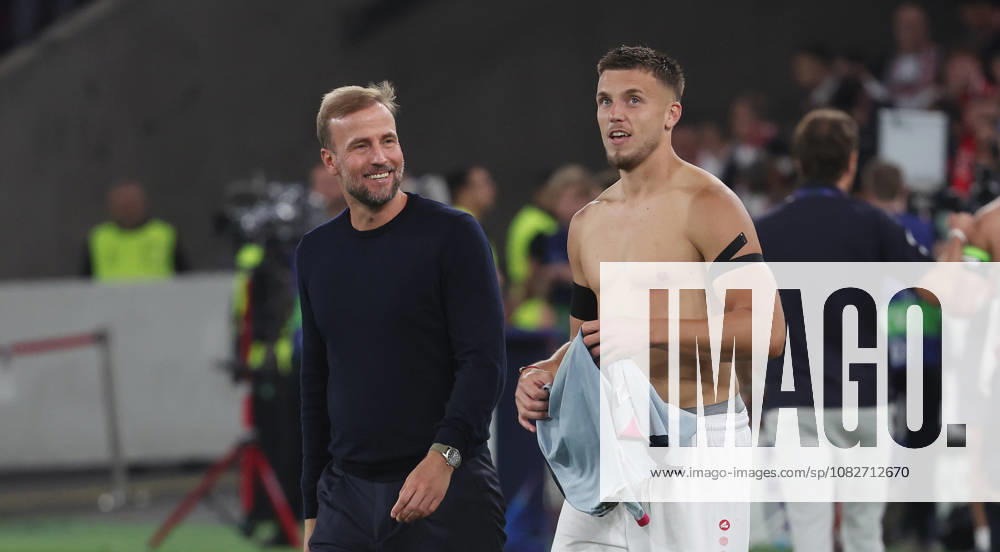 Stuttgart , Fußball UEFA Champions League VfB Stuttgart vs. Viking Stavanger , von links: Trainer Sebastian Hoeneß Ermedin Demirovic ( VfB )