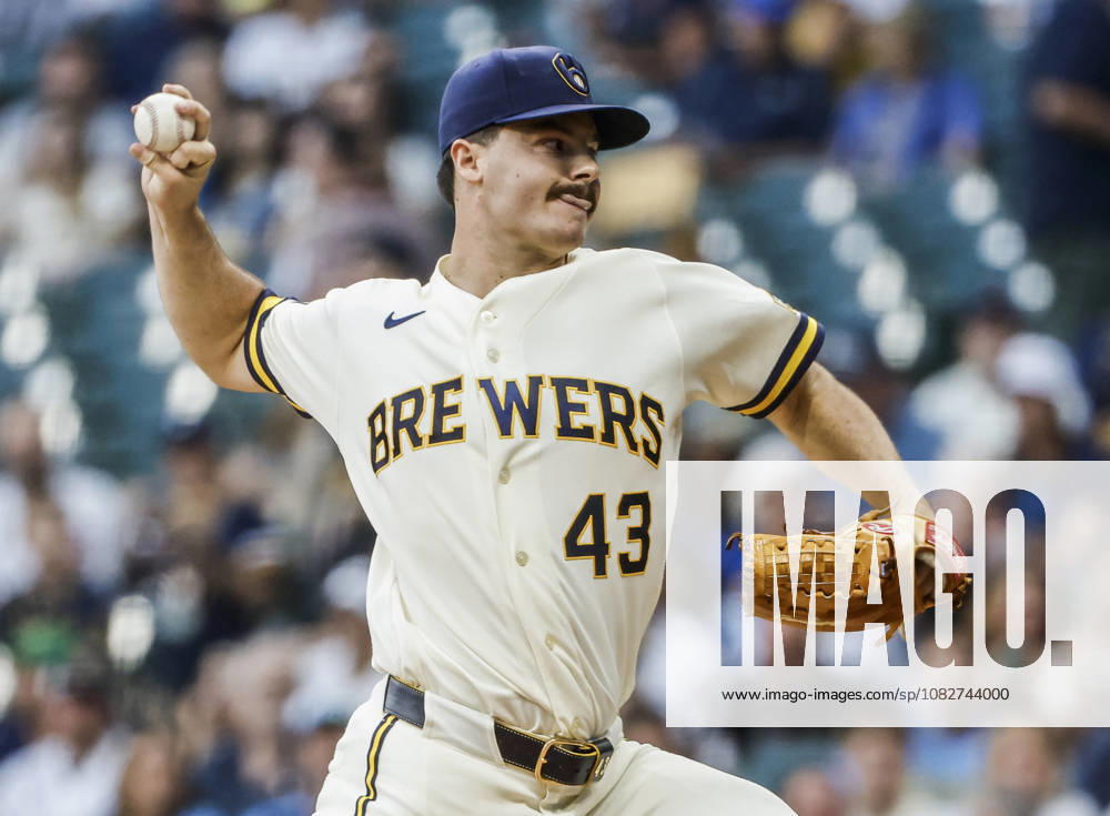 Milwaukee Brewers starting pitcher Logan Henderson throws in the first inning of the MLB, Baseball Herren, USA game between the Chicago Cubs and the Milwaukee Brewers at American Family Field in Milwaukee, Wisconsin on Wednesday, September 9, 2026. MIL20260909801 TANNENxMAURY