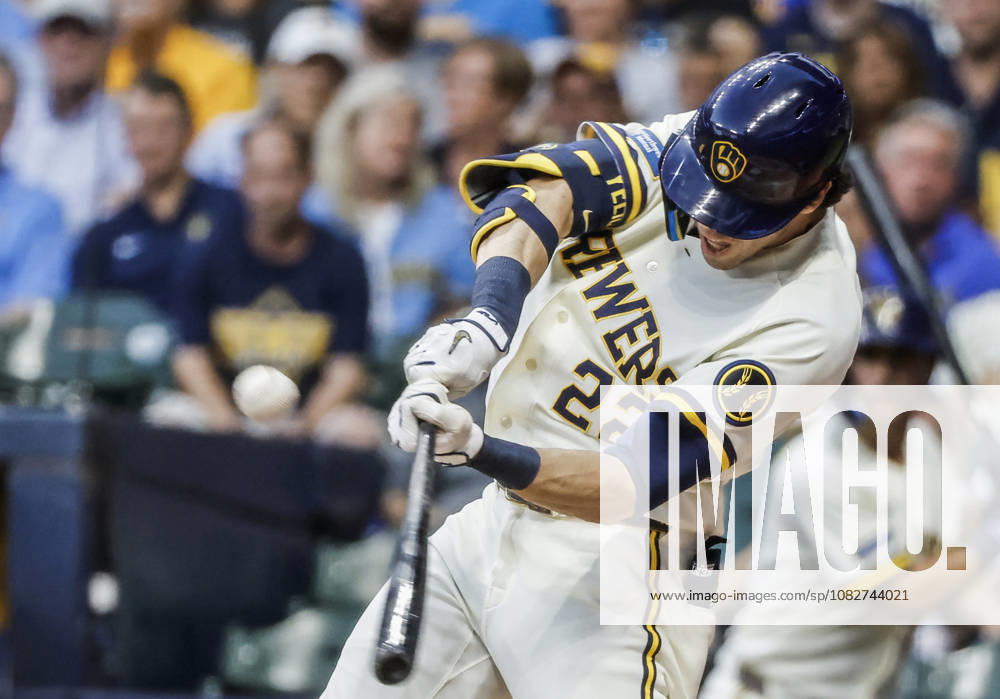 Milwaukee Brewers designated hitter Christian Yelich hits a three RBI home run in the first inning of the MLB, Baseball Herren, USA game between the Chicago Cubs and the Milwaukee Brewers at American Family Field in Milwaukee, Wisconsin on Wednesday, September 9, 2026. MIL20260909806 TANNENxMAURY