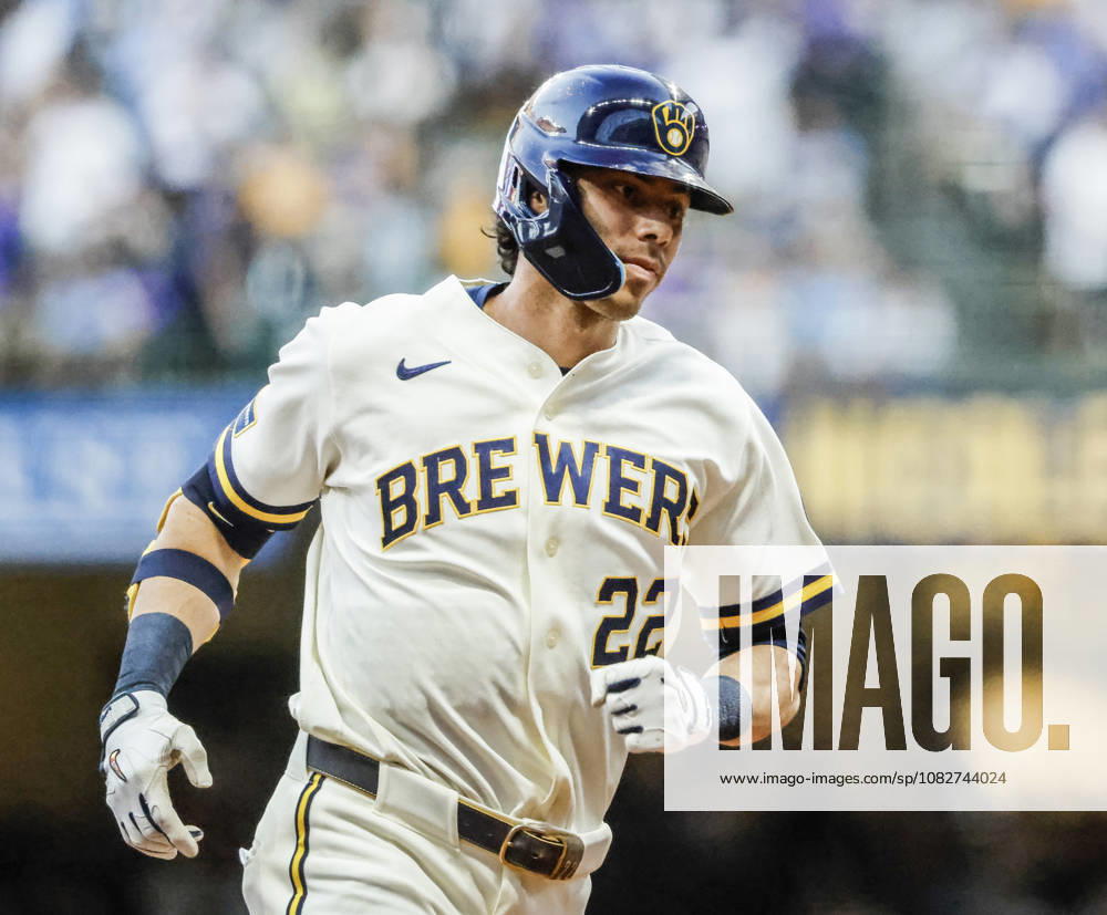 Milwaukee Brewers designated hitter Christian Yelich runs the bases after hitting a three RBI home run in the first inning of the MLB, Baseball Herren, USA game between the Chicago Cubs and the Milwaukee Brewers at American Family Field in Milwaukee, Wisconsin on Wednesday, September 9, 2026. MIL20260909807 TANNENxMAURY