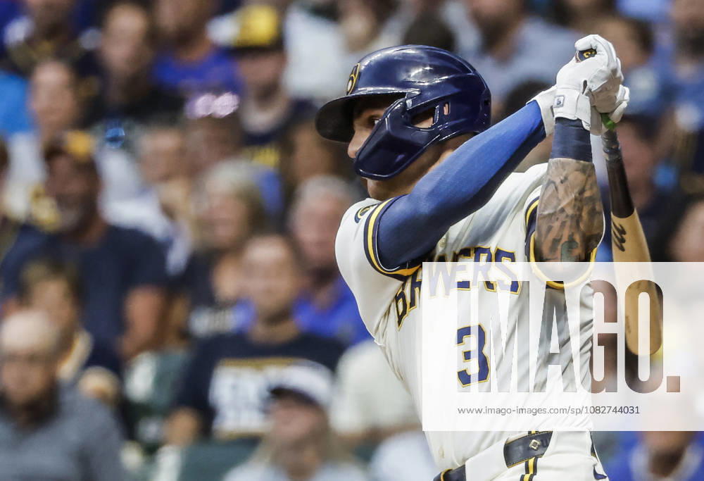 Milwaukee Brewers third baseman Joey Ortiz hits a single in the first inning of the MLB, Baseball Herren, USA game between the Chicago Cubs and the Milwaukee Brewers at American Family Field in Milwaukee, Wisconsin on Wednesday, September 9, 2026. MIL20260909809 TANNENxMAURY