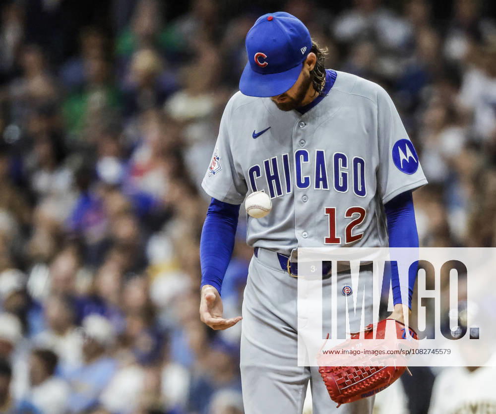 Chicago Cubs starting pitcher Kevin Gausman flips the ball to himself after giving up two home runs in the second inning of the MLB, Baseball Herren, USA game between the Chicago Cubs and the Milwaukee Brewers at American Family Field in Milwaukee, Wisconsin on Wednesday, September 9, 2026. MIL20260909816 TANNENxMAURY