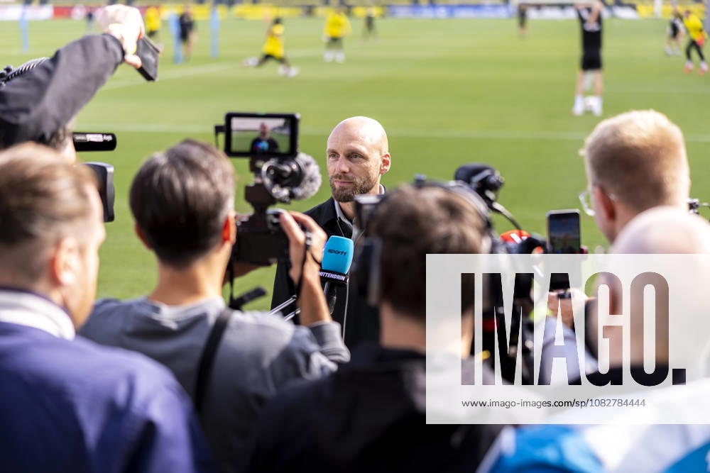 Fussball, Training von Borussia Dortmund. Medienrunde mit Sportdirektor Ole Book (Borussia Dortmund). Dortmund Trainingsgelände des BVB NRW Deutschland xRHR-FOTO DEx