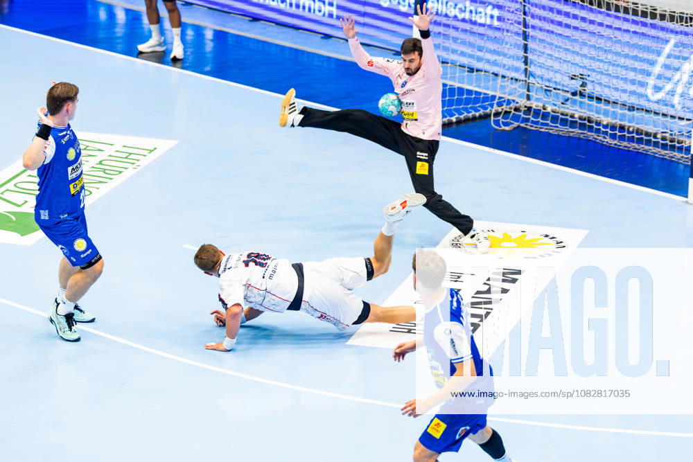 GER, Handball, Maenner, Saison 26 27, Opel 1.Bl, 4.Spieltag, ThSV Eisenach - SG BBM Bietigheim Fabian Wiederstein (SG BBM Bietigheim), Matija Spikic (ThSV Eisenach,1) 99817 Eisenach Werner-Assmann-Halle Am Sportp Thueringen Deutschland