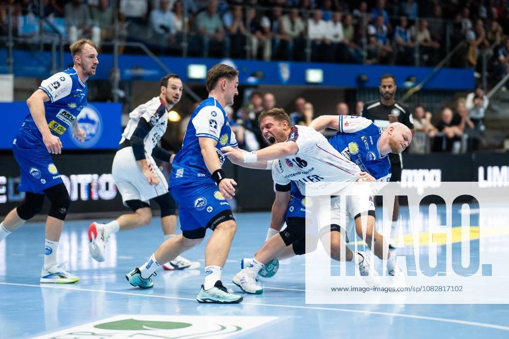 Handball Opel Handball 1. Bundesliga Saison 2026 - 2027 Werner Assmann Halle 4. Spieltag ThSV Eisenach - G BBM Bietigheim im Foto: Torhüter Peter Walz 14 (ThSV Eisenach) im Zweikampf mit Fabian Wiederstein 18 (SG BBM Bietigheim) ( Deutschland Thueringen Eisenach