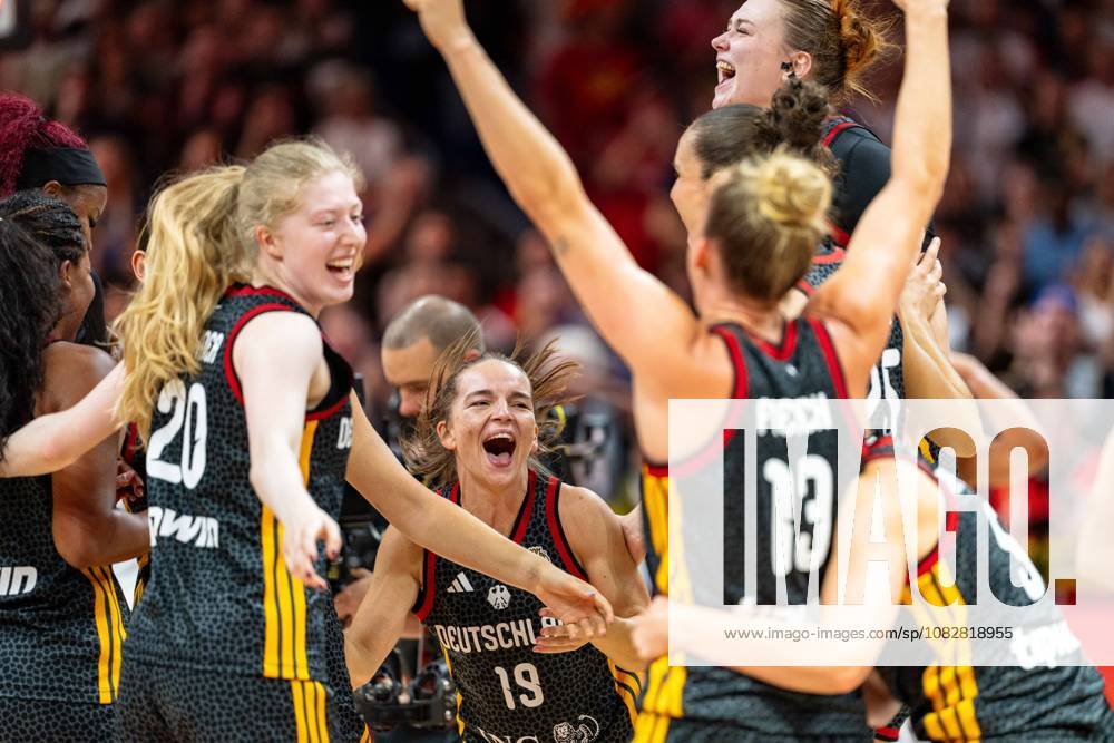 Frieda Buehner (Deutschland, 20), Britta Daub (Deutschland, 19), Leonie Fiebich (Deutschland, 13), Lina Sontag (Deutschland, 24) jubelt Jubel nach Sieg Spielende, GER, Belgien vs. Deutschland, Basketball, FIBA Women s World Cup 2026, Viertelfinale, 10.09.2026 GER, Belgien vs. Deutschland, Basketball, FIBA Women s World Cup 2026, Viertelfinale, 10.09.2026 Berlin
