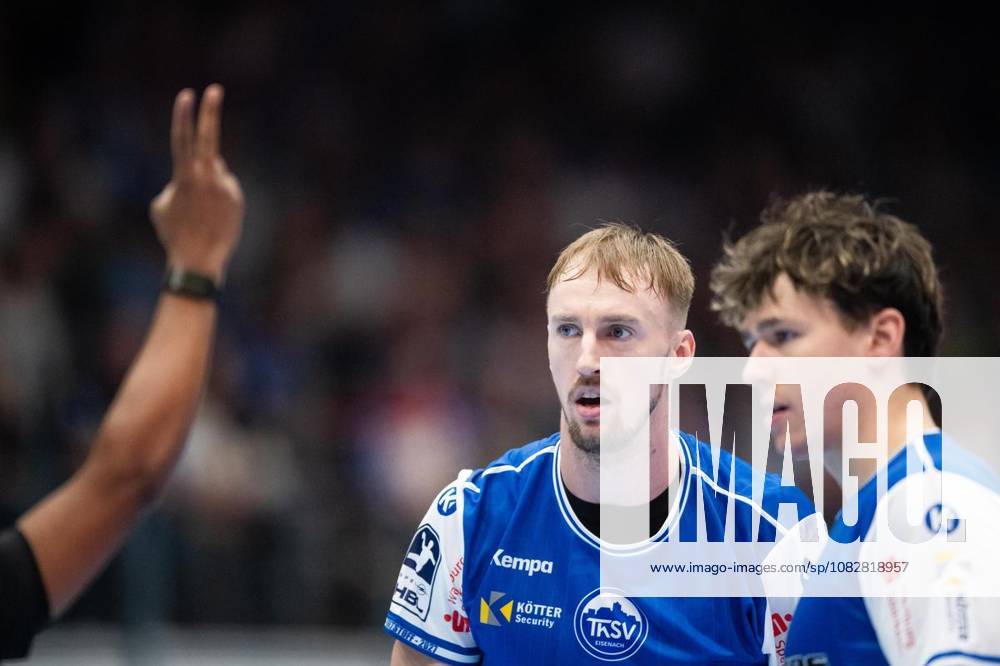 Handball Opel Handball 1. Bundesliga Saison 2026 - 2027 Werner Assmann Halle 4. Spieltag ThSV Eisenach - G BBM Bietigheim im Foto: Zwei Minuten für Dominik Solak 30 (ThSV Eisenach) ( Deutschland Thueringen Eisenach