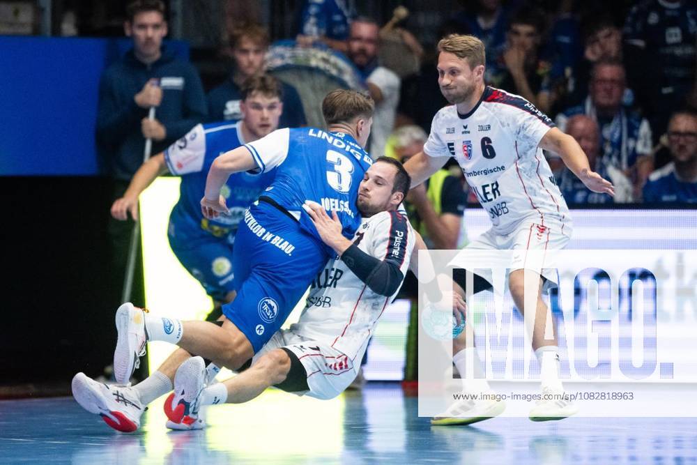 Handball Opel Handball 1. Bundesliga Saison 2026 - 2027 Werner Assmann Halle 4. Spieltag ThSV Eisenach - G BBM Bietigheim im Foto: Oskar Joelsson 3 (ThSV Eisenach)im Zweikampf mit Dominik Claus 7 (SG BBM Bietigheim) ( Deutschland Thueringen Eisenach